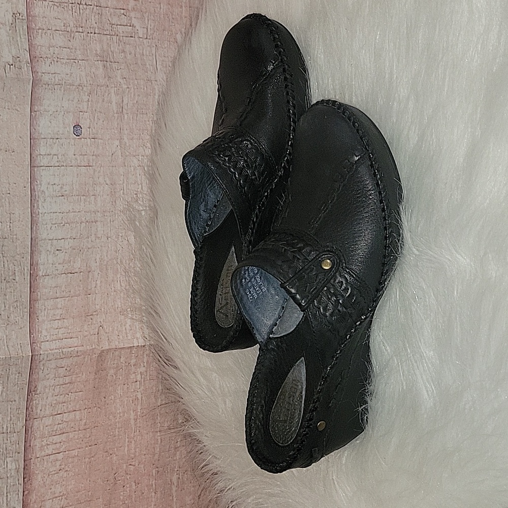 Clarks Artisan Collection black clogs